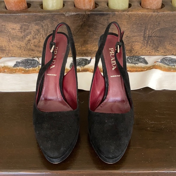 Beautiful suede Prada shoes - Picture 1 of 7